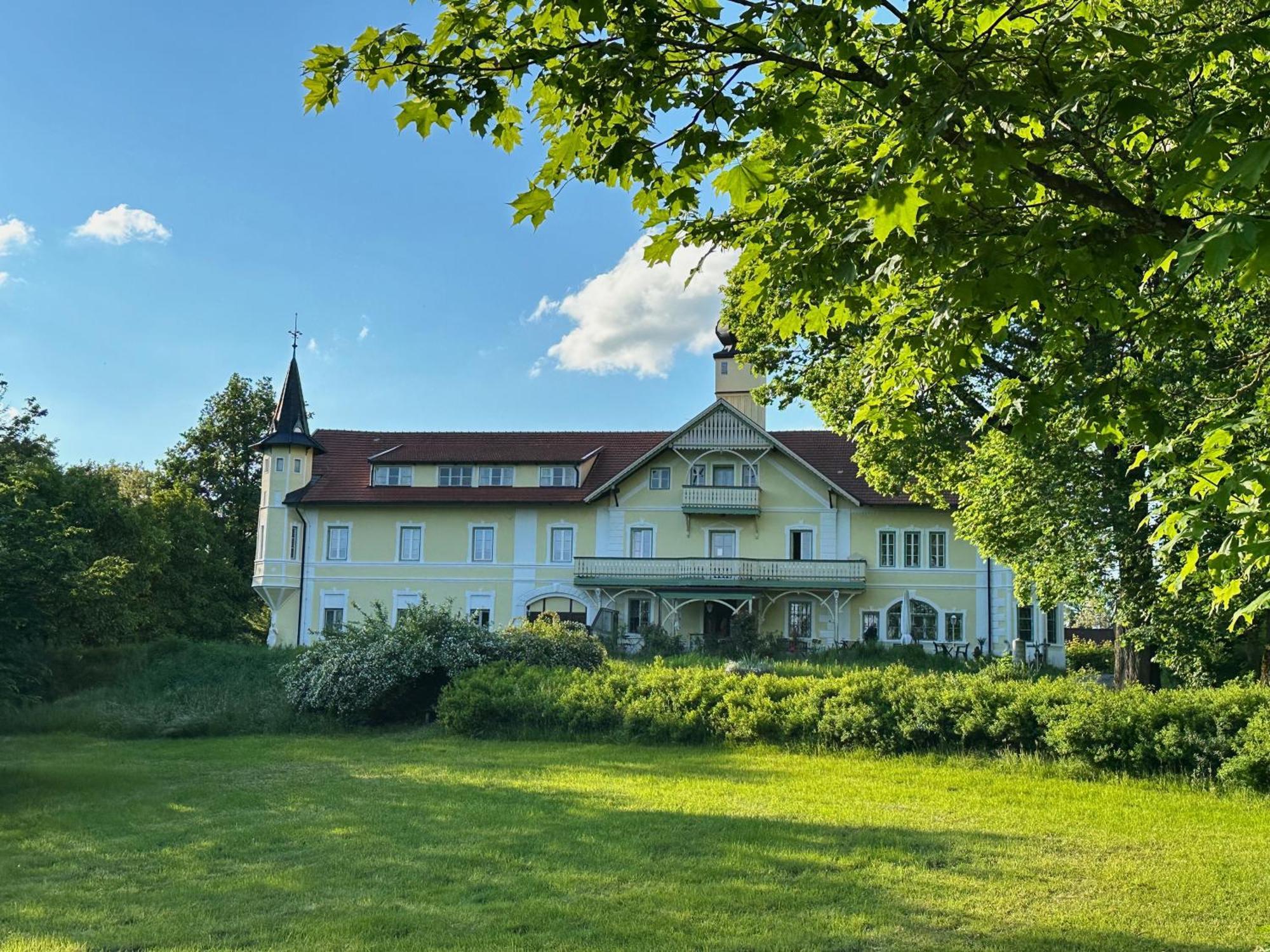 Gaestehaus Gut Frauendorf Windorf  Buitenkant foto